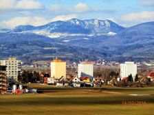 Nad Ilavou,pohľad na Vršatecké Bradlá.