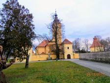 Opevnený kostol sv. Michala archanjela.