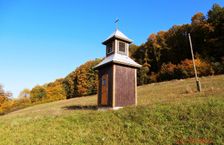 Zvonička nad obcou Dubnička.