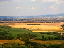 Rozhľadňa Hájnica nad obcou Haluzice ,pohľad do Trenčianskej kotliny.