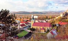 Beckov-pohľad na Kostol sv. Štefana kráľa