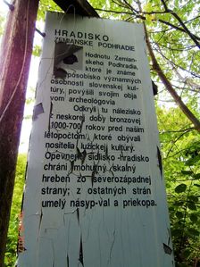  Hradisko, Zemianske Podhradie nad osadou Lorincová.