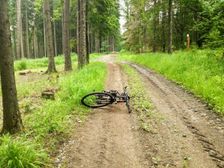na mieste >Ploštiny, na pomedzí chotárov obci Rudimov a Slavičín.