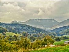 Nad obcou Pruské,pohľad na Vršatecké Bradlá.