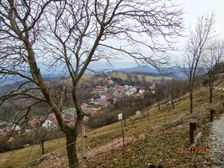 Pod hradom Vršatec -nad obcou Vršatecké Podhradie.