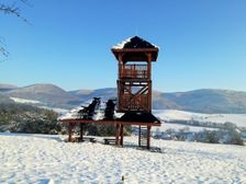 Rozhľadňa Dúbravka nad obcou Soblahov.