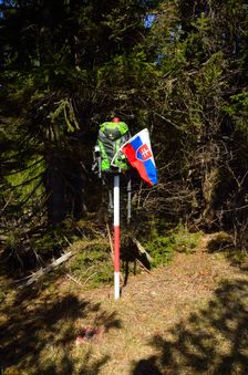 Holica 1086m, vrcholový kameň a tyč