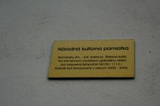 Informačná tabuľa na kostole svätého Štefana kráľa