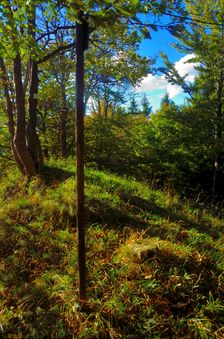 Hrčova Kečka 1226m, vrcholový kameň & tyč