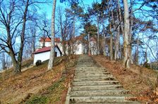 Lúka - neskororenesančno-ranobarokový kaštieľ.