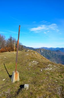 Drienok 1268m, vrcholová tyč & kameň