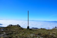Drienok 1268m, vrcholová tyč & kameň