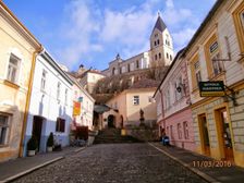 Trenčín-Farská ulica,pohľad na Farský kostol.