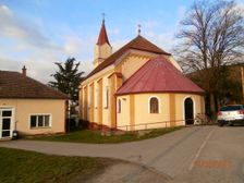 Kostol sv. Jána Nepomuckého Trenčín-Kubrá.