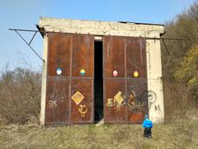 Opustené depo vlakov