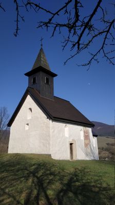 Románsky kostol sv. Kozmu a Damiána v Kšinnej