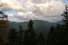 výhľad po žltej od Demänovskej jaskyni slobody na Ostredok