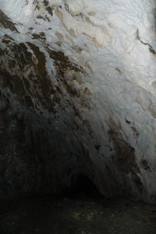 v jaskyni Kamenné Mlieko