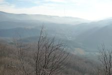 pohľad na Zlatú baňu nad ktorou je vysielač Dubník