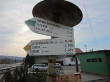 Turistický smerovník v Sološnici