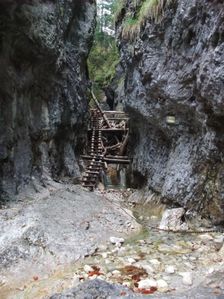 Chodnik v tiesnave Piecky