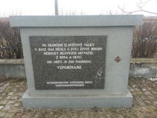 Pamatnik obetiam Nemeckeho odsunu v roku 1945
