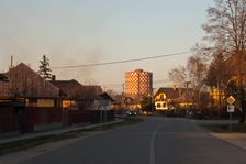 Fabrika v dedine? Alebo dedina vo fabrike?