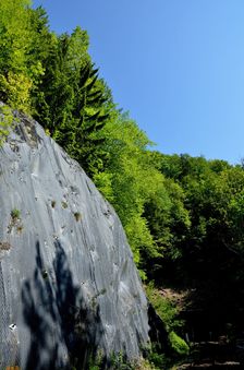 Zapletený odstrelený svah