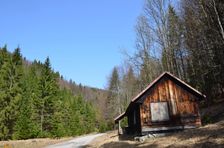 Zalámaná dolina, chata