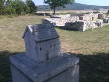 Maketa kostola svätého Michala, dnes sú z neho len základy.