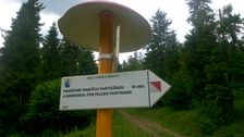 Rázcestie k pamätníku padlých partizánov