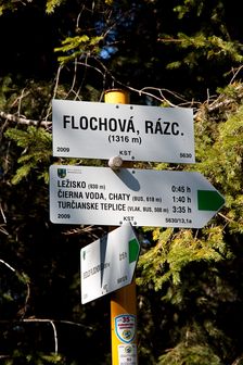 rázcestie na vrchole Flochovej